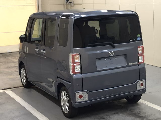 DAIHATSU WAKE