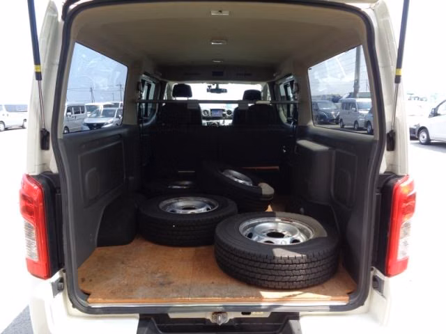 NISSAN NV350 CARAVAN