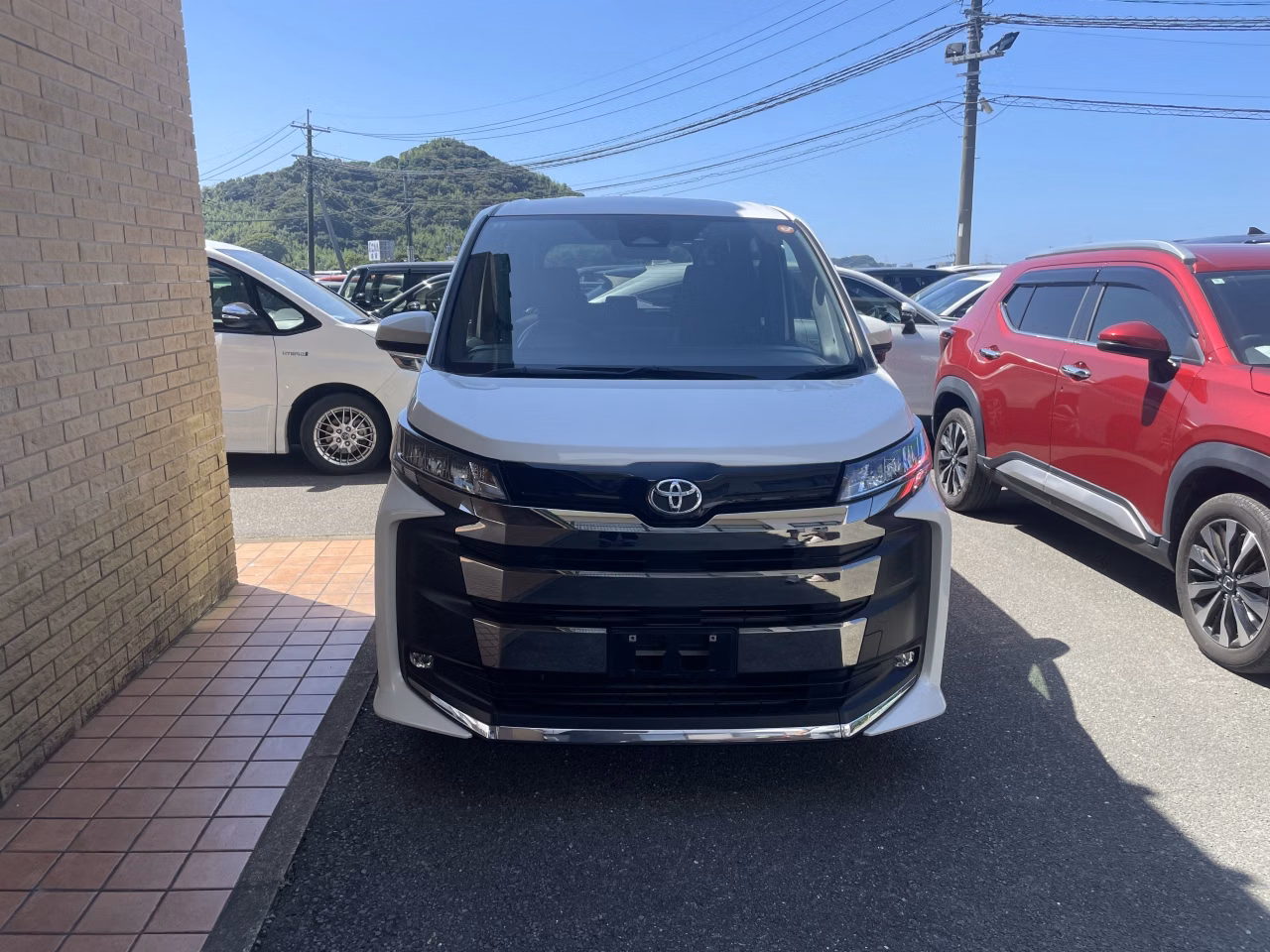 TOYOTA NOAH
