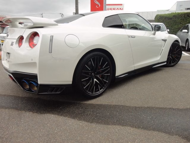 NISSAN GT-R