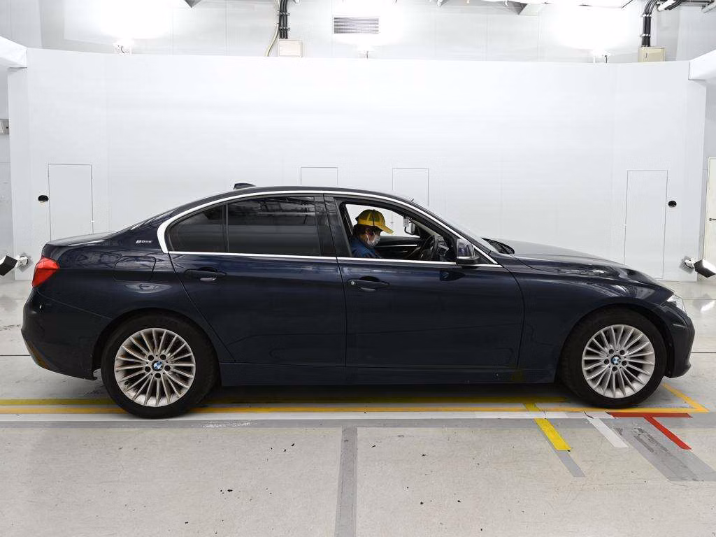BMW 3-SERIES