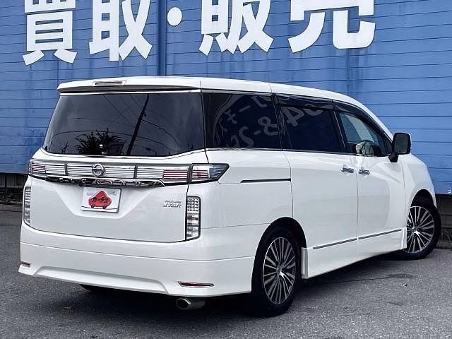 NISSAN ELGRAND