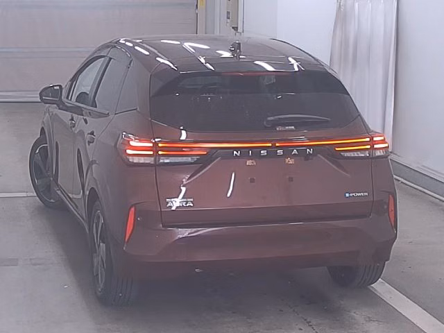 NISSAN AURA