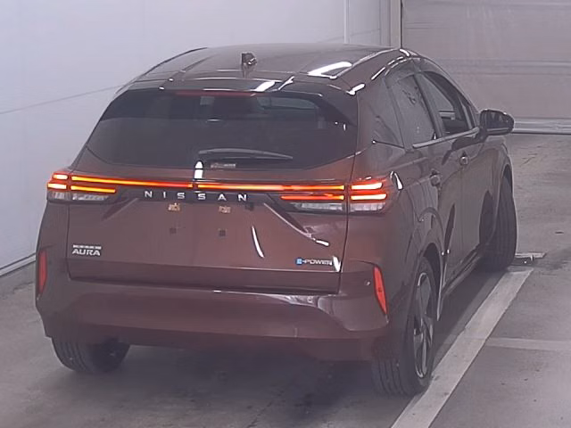 NISSAN AURA
