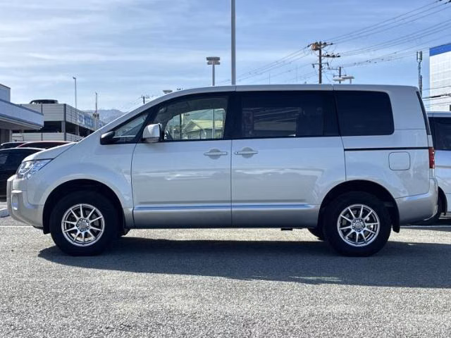 MITSUBISHI DELICA D:5