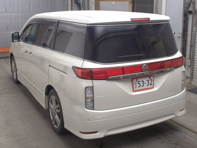 NISSAN ELGRAND
