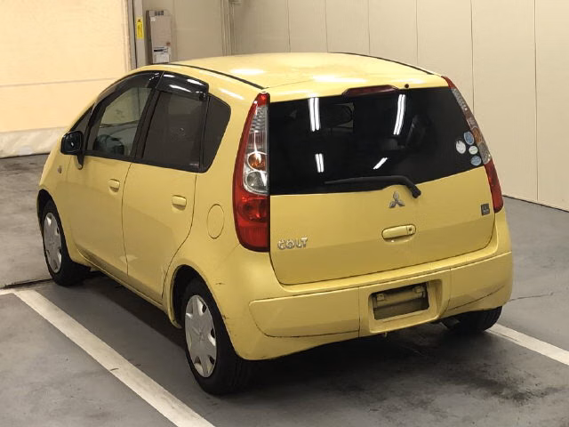 MITSUBISHI COLT