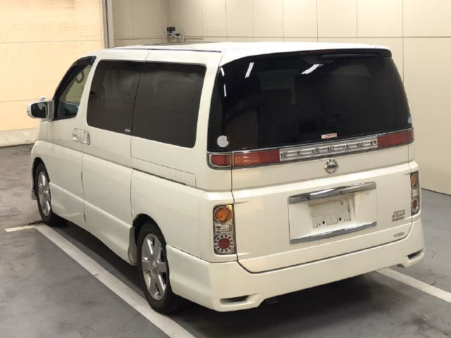 NISSAN ELGRAND