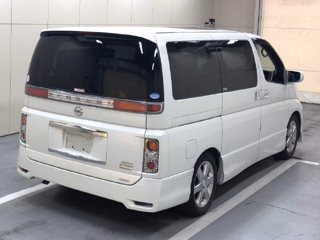 NISSAN ELGRAND