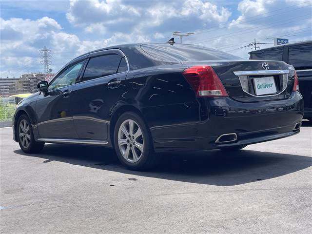 TOYOTA CROWN MAJESTA