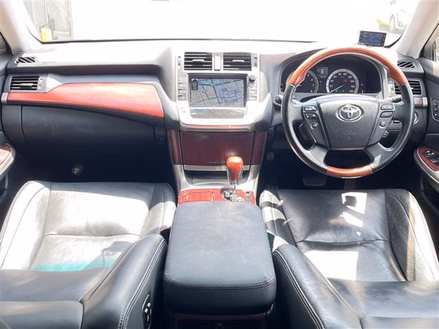 TOYOTA CROWN MAJESTA