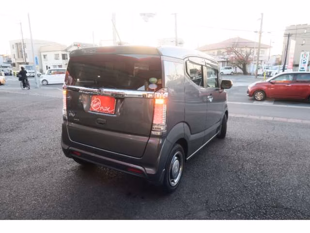 HONDA N-BOX SLASH