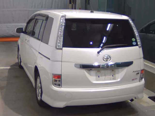 TOYOTA ISIS
