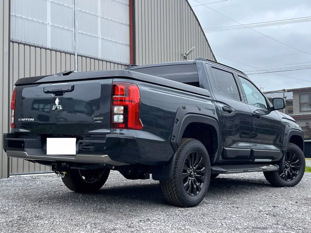 MITSUBISHI TRITON