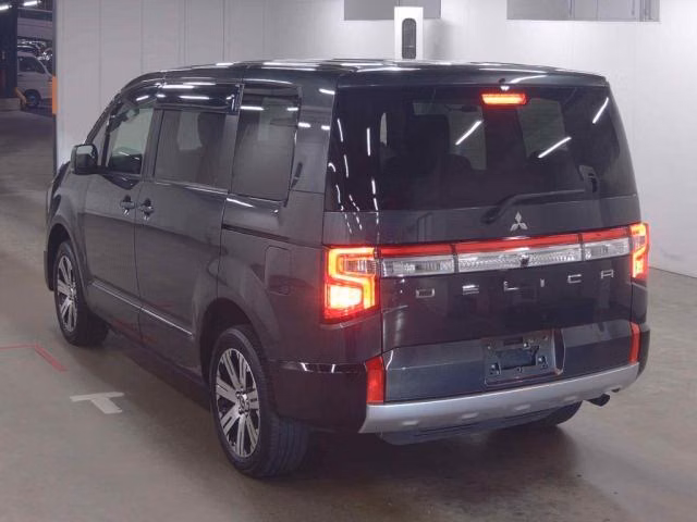 MITSUBISHI DELICA D:5