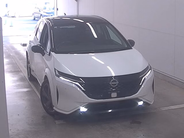 NISSAN AURA