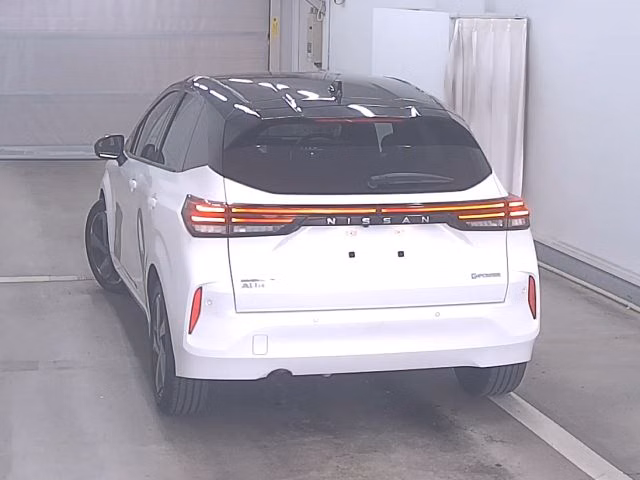 NISSAN AURA