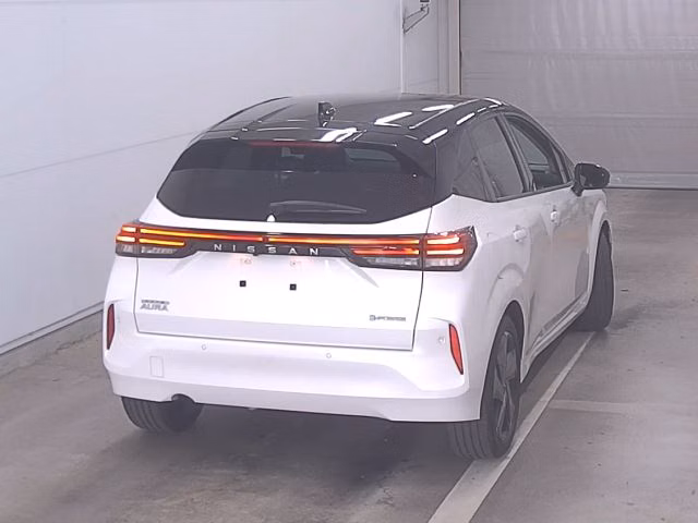 NISSAN AURA