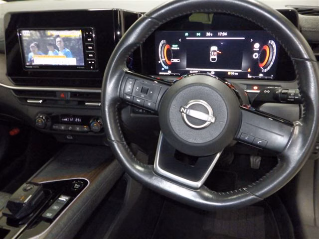 NISSAN AURA