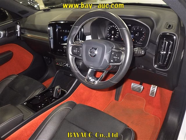 VOLVO XC40