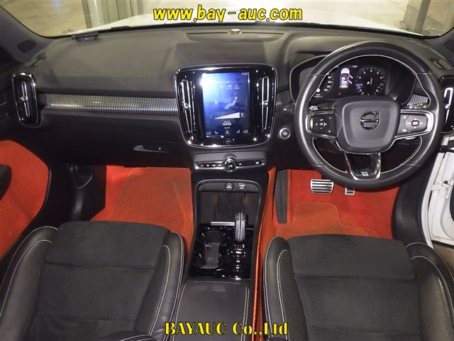 VOLVO XC40