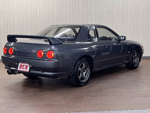 NISSAN SKYLINE GT-R