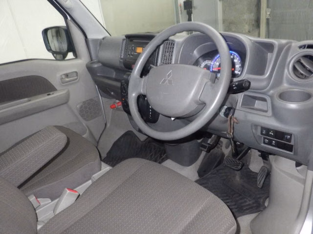MITSUBISHI MINICAB