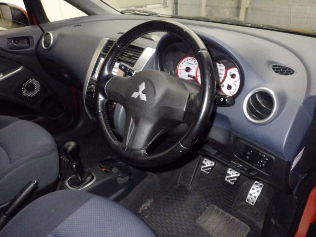 MITSUBISHI COLT
