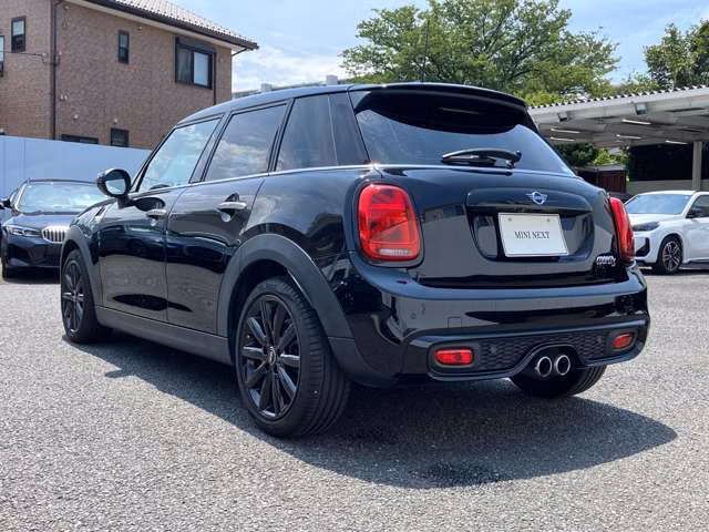MINI HATCH