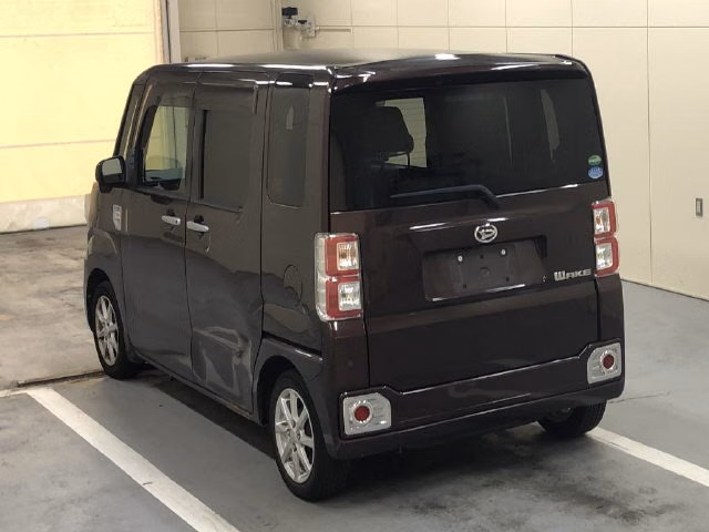 DAIHATSU WAKE
