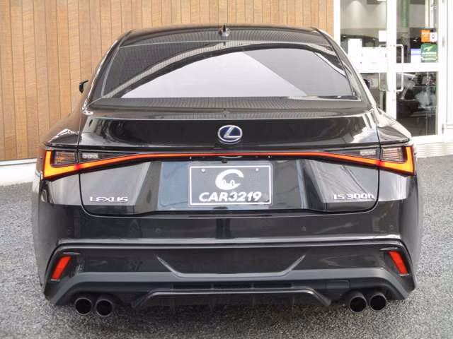 LEXUS IS300H