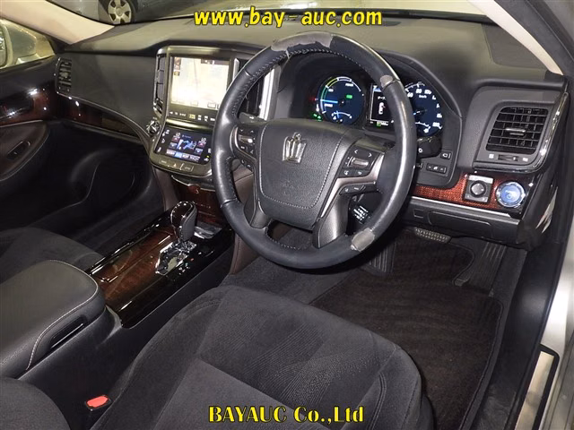TOYOTA CROWN