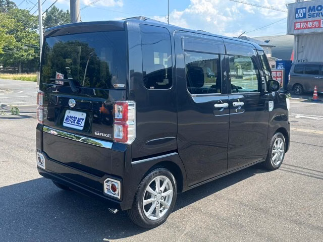 DAIHATSU WAKE