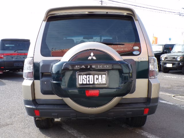 MITSUBISHI PAJERO