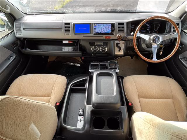 TOYOTA REGIUS ACE
