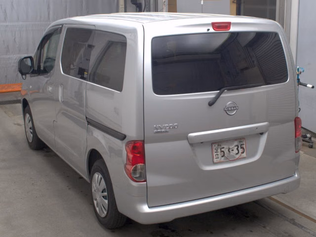 NISSAN NV200