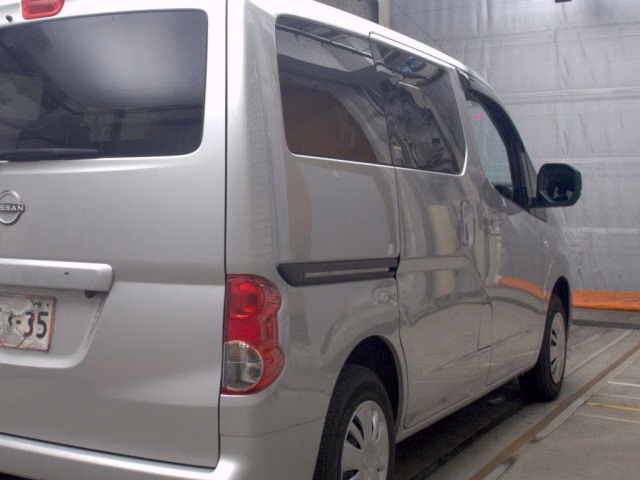NISSAN NV200