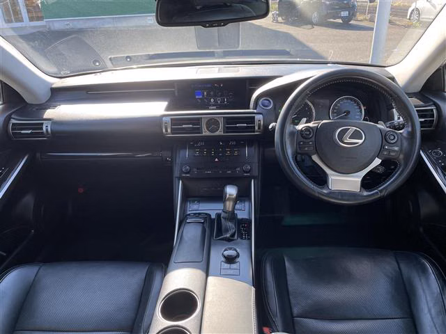 LEXUS IS300H