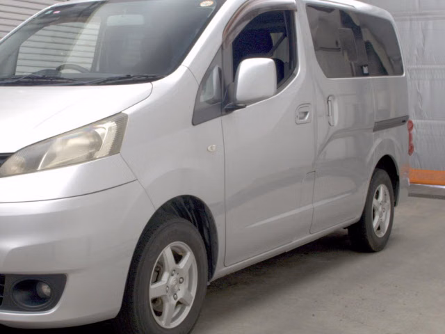 NISSAN NV200