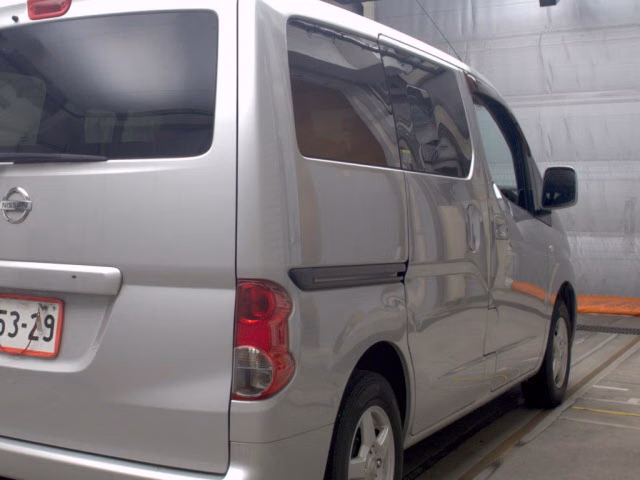 NISSAN NV200