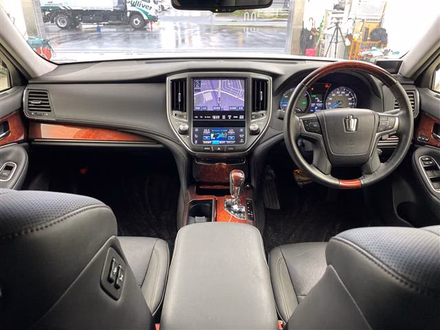 TOYOTA CROWN MAJESTA