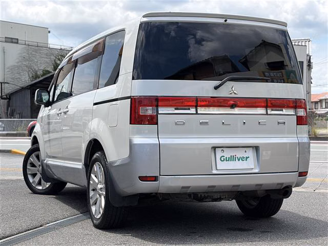 MITSUBISHI DELICA D:5