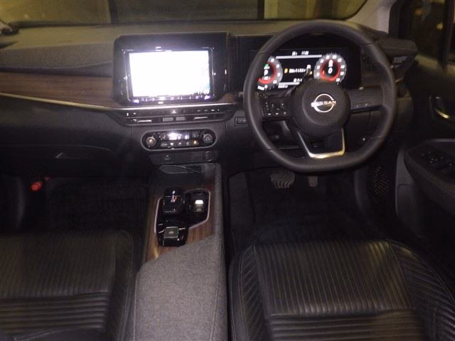 NISSAN AURA