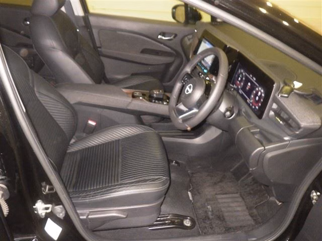NISSAN AURA