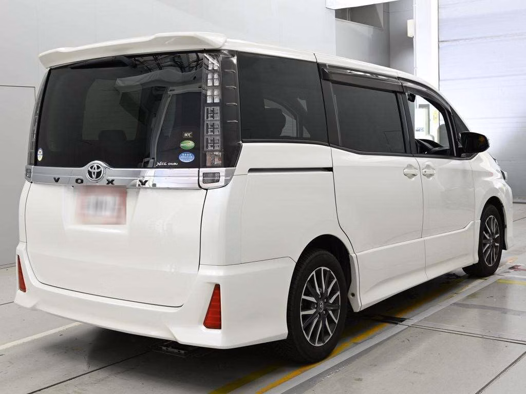 TOYOTA VOXY