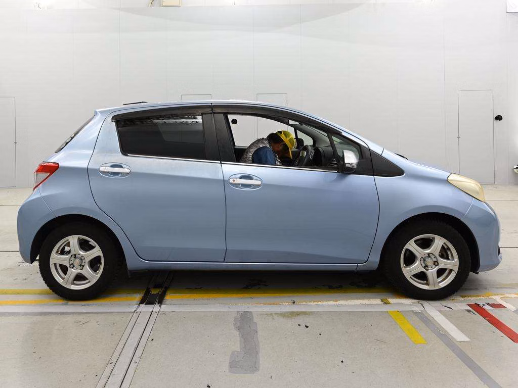 TOYOTA VITZ