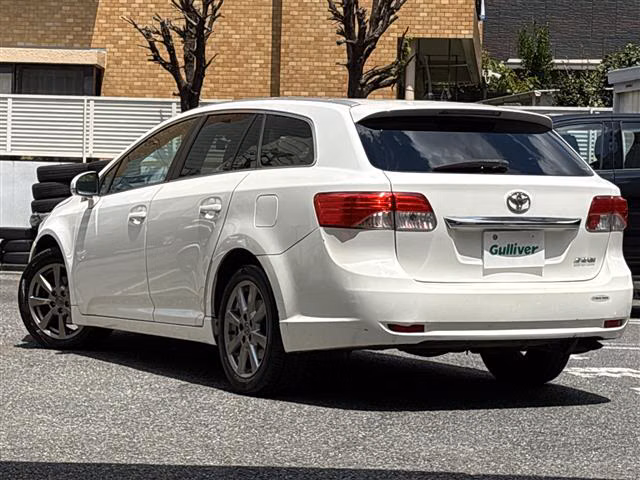 TOYOTA AVENSIS