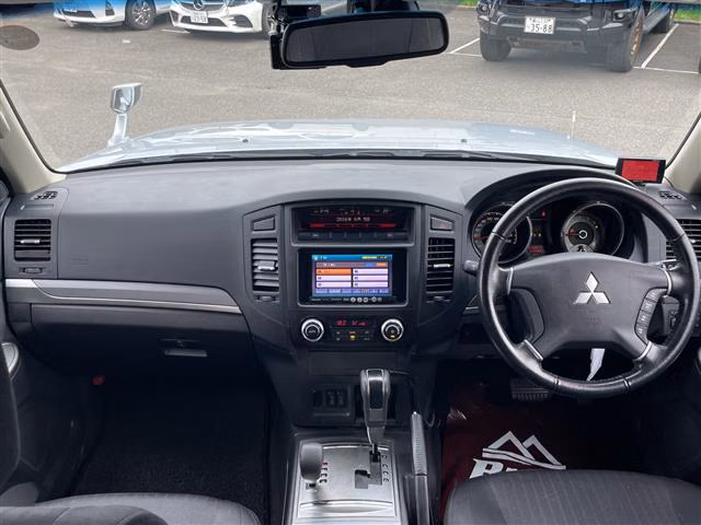 MITSUBISHI PAJERO