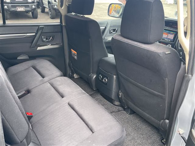 MITSUBISHI PAJERO