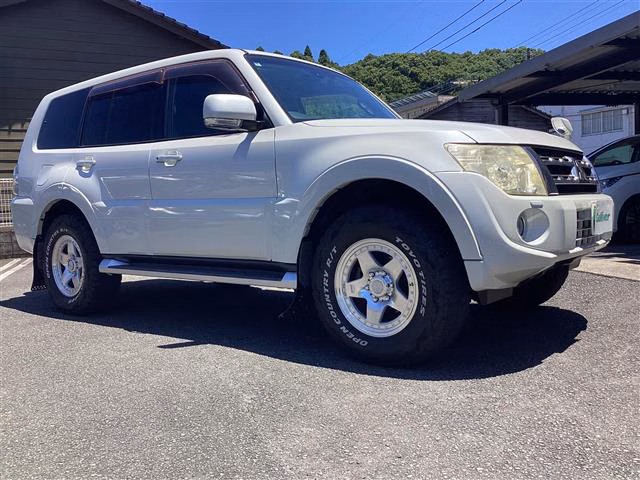 MITSUBISHI PAJERO